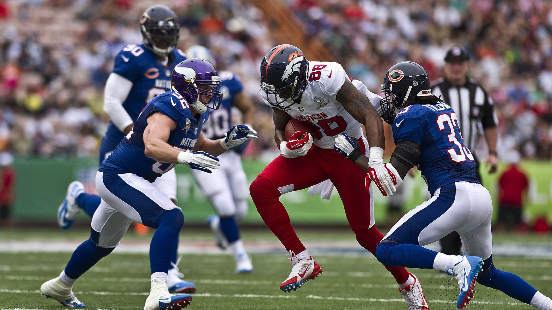 《电竞比赛现场:氛围热烈斗志昂扬》,电竞比赛场景